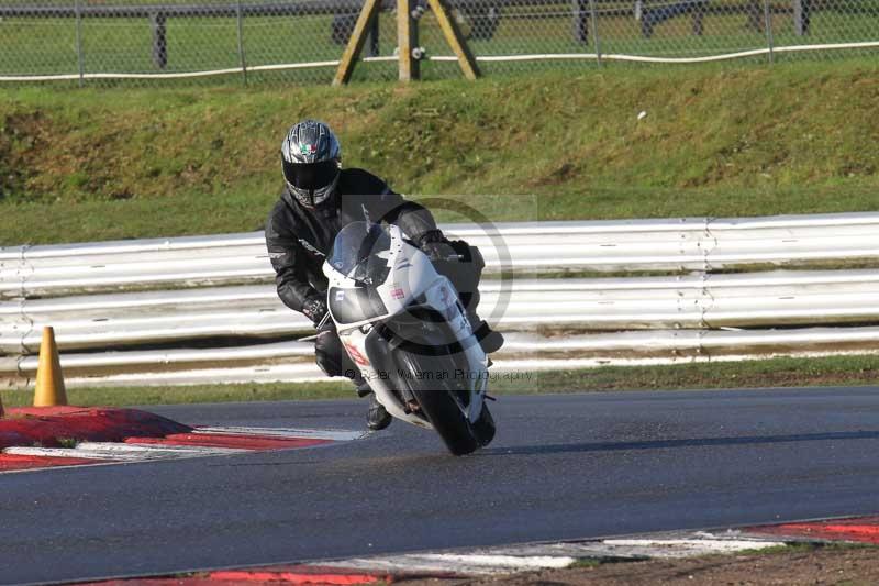 Motorcycle action photographs;Trackday digital images;event digital images;eventdigitalimages;no limits trackday;peter wileman photography;snetterton;snetterton circuit norfolk;snetterton photographs;trackday;trackday photos