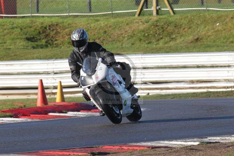 Motorcycle action photographs;Trackday digital images;event digital images;eventdigitalimages;no limits trackday;peter wileman photography;snetterton;snetterton circuit norfolk;snetterton photographs;trackday;trackday photos