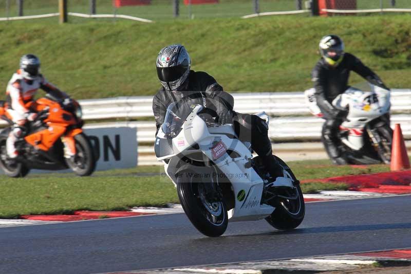 Motorcycle action photographs;Trackday digital images;event digital images;eventdigitalimages;no limits trackday;peter wileman photography;snetterton;snetterton circuit norfolk;snetterton photographs;trackday;trackday photos