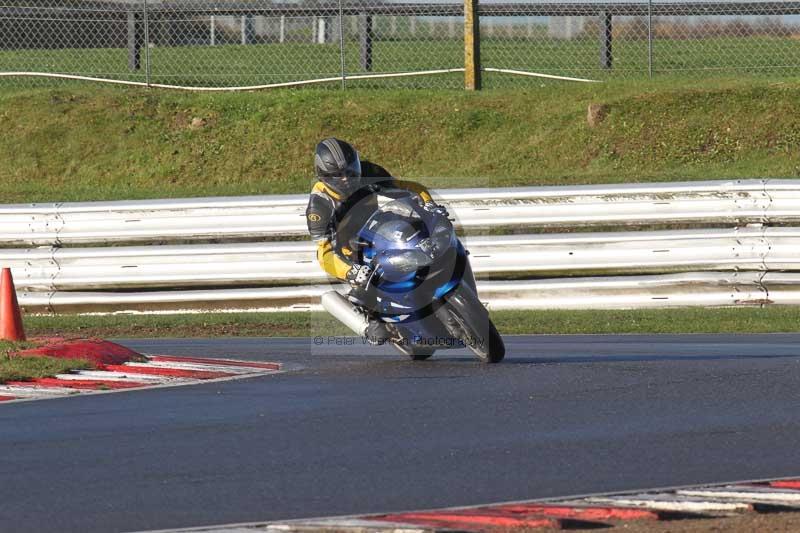 Motorcycle action photographs;Trackday digital images;event digital images;eventdigitalimages;no limits trackday;peter wileman photography;snetterton;snetterton circuit norfolk;snetterton photographs;trackday;trackday photos
