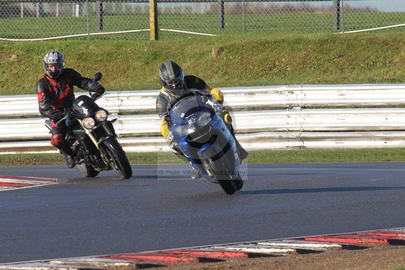 Motorcycle action photographs;Trackday digital images;event digital images;eventdigitalimages;no limits trackday;peter wileman photography;snetterton;snetterton circuit norfolk;snetterton photographs;trackday;trackday photos