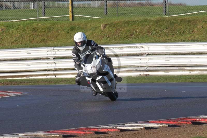 Motorcycle action photographs;Trackday digital images;event digital images;eventdigitalimages;no limits trackday;peter wileman photography;snetterton;snetterton circuit norfolk;snetterton photographs;trackday;trackday photos