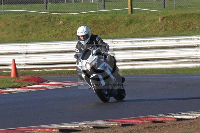 Motorcycle action photographs;Trackday digital images;event digital images;eventdigitalimages;no limits trackday;peter wileman photography;snetterton;snetterton circuit norfolk;snetterton photographs;trackday;trackday photos