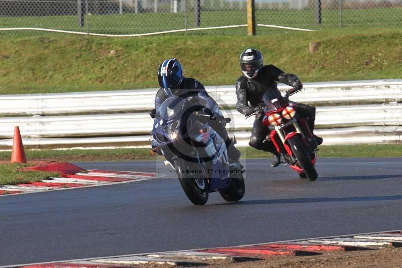Motorcycle action photographs;Trackday digital images;event digital images;eventdigitalimages;no limits trackday;peter wileman photography;snetterton;snetterton circuit norfolk;snetterton photographs;trackday;trackday photos