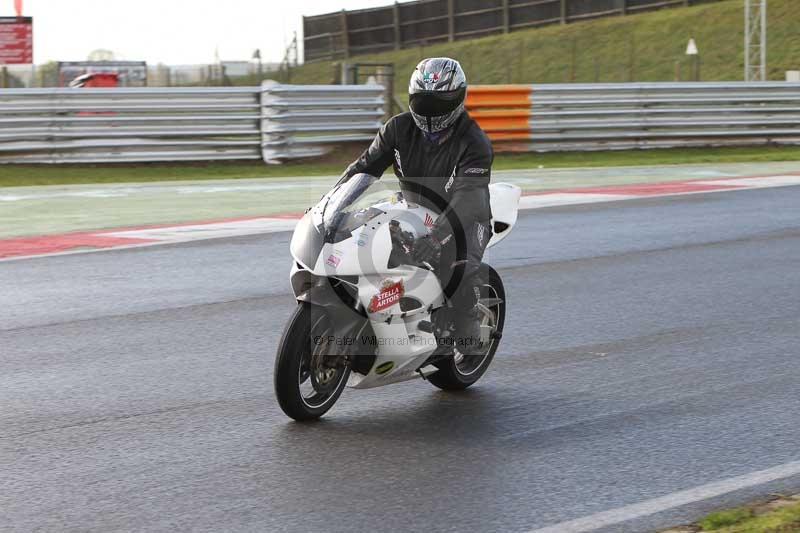 Motorcycle action photographs;Trackday digital images;event digital images;eventdigitalimages;no limits trackday;peter wileman photography;snetterton;snetterton circuit norfolk;snetterton photographs;trackday;trackday photos