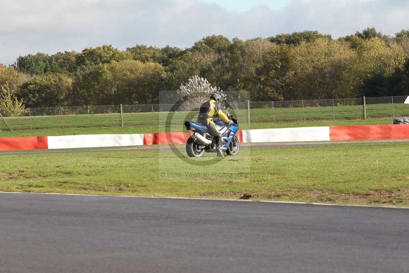 Motorcycle action photographs;Trackday digital images;event digital images;eventdigitalimages;no limits trackday;peter wileman photography;snetterton;snetterton circuit norfolk;snetterton photographs;trackday;trackday photos