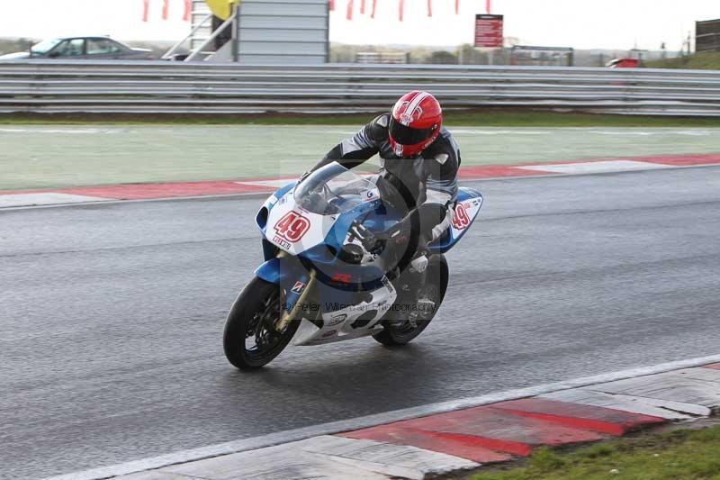 Motorcycle action photographs;Trackday digital images;event digital images;eventdigitalimages;no limits trackday;peter wileman photography;snetterton;snetterton circuit norfolk;snetterton photographs;trackday;trackday photos