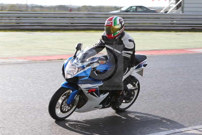 Motorcycle action photographs;Trackday digital images;event digital images;eventdigitalimages;no limits trackday;peter wileman photography;snetterton;snetterton circuit norfolk;snetterton photographs;trackday;trackday photos