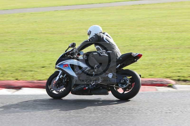 Motorcycle action photographs;Trackday digital images;event digital images;eventdigitalimages;no limits trackday;peter wileman photography;snetterton;snetterton circuit norfolk;snetterton photographs;trackday;trackday photos