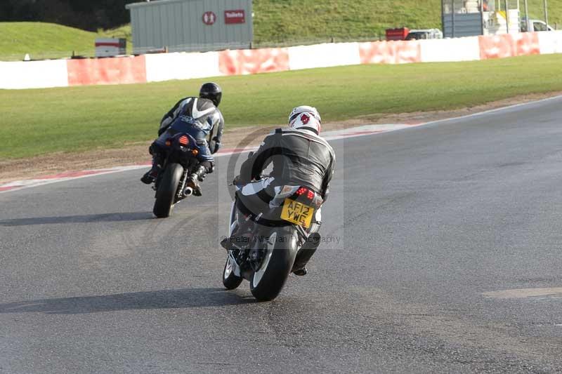 Motorcycle action photographs;Trackday digital images;event digital images;eventdigitalimages;no limits trackday;peter wileman photography;snetterton;snetterton circuit norfolk;snetterton photographs;trackday;trackday photos