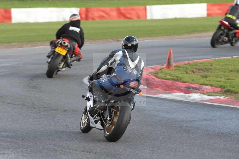 Motorcycle action photographs;Trackday digital images;event digital images;eventdigitalimages;no limits trackday;peter wileman photography;snetterton;snetterton circuit norfolk;snetterton photographs;trackday;trackday photos