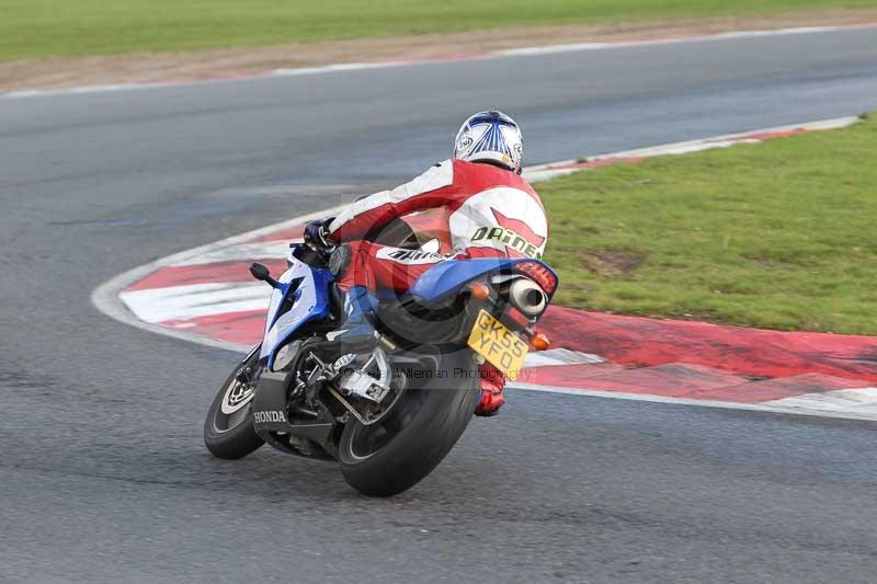 Motorcycle action photographs;Trackday digital images;event digital images;eventdigitalimages;no limits trackday;peter wileman photography;snetterton;snetterton circuit norfolk;snetterton photographs;trackday;trackday photos
