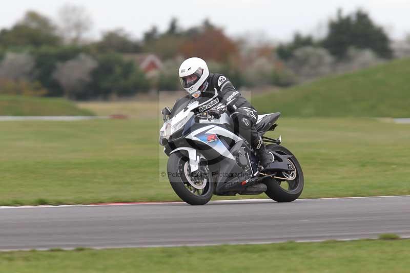 Motorcycle action photographs;Trackday digital images;event digital images;eventdigitalimages;no limits trackday;peter wileman photography;snetterton;snetterton circuit norfolk;snetterton photographs;trackday;trackday photos