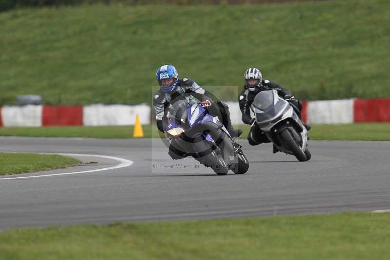 Motorcycle action photographs;Trackday digital images;event digital images;eventdigitalimages;no limits trackday;peter wileman photography;snetterton;snetterton circuit norfolk;snetterton photographs;trackday;trackday photos