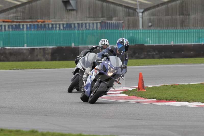 Motorcycle action photographs;Trackday digital images;event digital images;eventdigitalimages;no limits trackday;peter wileman photography;snetterton;snetterton circuit norfolk;snetterton photographs;trackday;trackday photos