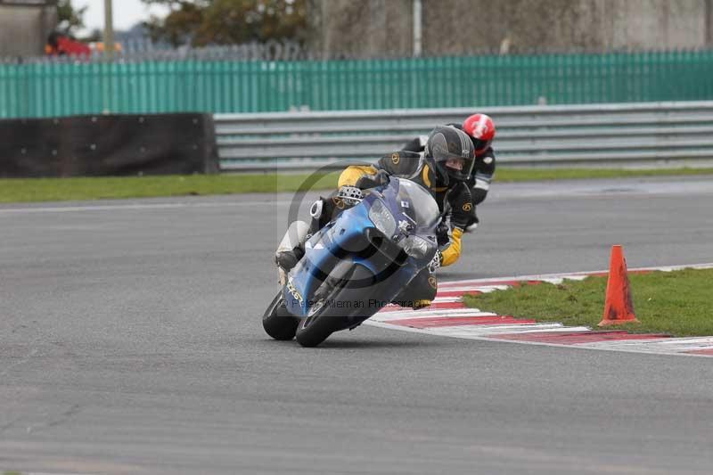Motorcycle action photographs;Trackday digital images;event digital images;eventdigitalimages;no limits trackday;peter wileman photography;snetterton;snetterton circuit norfolk;snetterton photographs;trackday;trackday photos