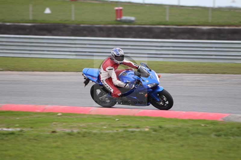 Motorcycle action photographs;Trackday digital images;event digital images;eventdigitalimages;no limits trackday;peter wileman photography;snetterton;snetterton circuit norfolk;snetterton photographs;trackday;trackday photos