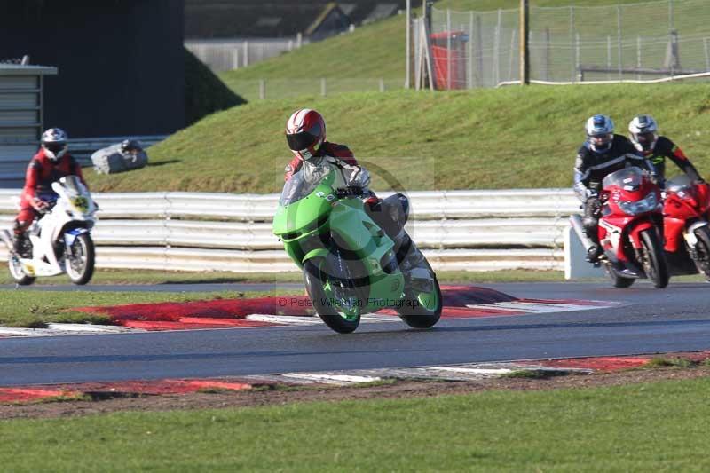 Motorcycle action photographs;Trackday digital images;event digital images;eventdigitalimages;no limits trackday;peter wileman photography;snetterton;snetterton circuit norfolk;snetterton photographs;trackday;trackday photos