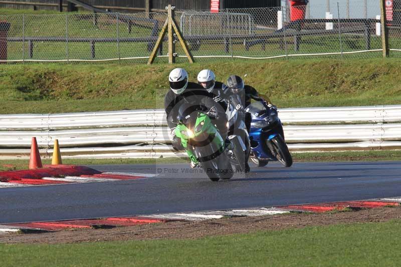 Motorcycle action photographs;Trackday digital images;event digital images;eventdigitalimages;no limits trackday;peter wileman photography;snetterton;snetterton circuit norfolk;snetterton photographs;trackday;trackday photos