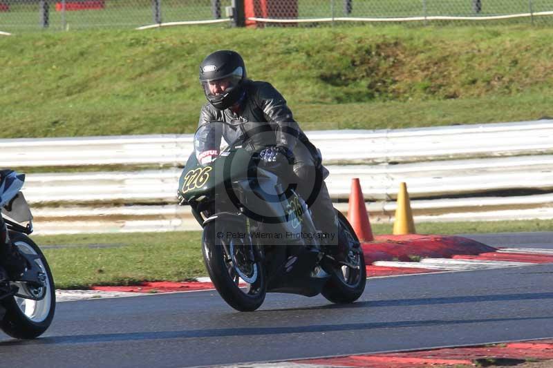 Motorcycle action photographs;Trackday digital images;event digital images;eventdigitalimages;no limits trackday;peter wileman photography;snetterton;snetterton circuit norfolk;snetterton photographs;trackday;trackday photos