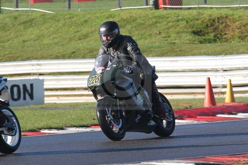 Motorcycle action photographs;Trackday digital images;event digital images;eventdigitalimages;no limits trackday;peter wileman photography;snetterton;snetterton circuit norfolk;snetterton photographs;trackday;trackday photos
