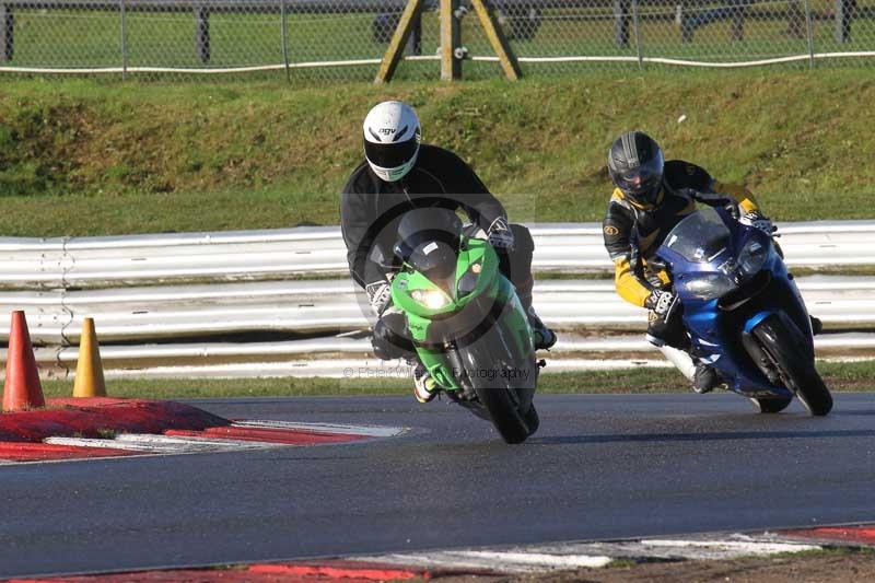 Motorcycle action photographs;Trackday digital images;event digital images;eventdigitalimages;no limits trackday;peter wileman photography;snetterton;snetterton circuit norfolk;snetterton photographs;trackday;trackday photos