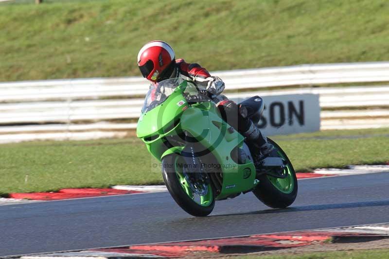 Motorcycle action photographs;Trackday digital images;event digital images;eventdigitalimages;no limits trackday;peter wileman photography;snetterton;snetterton circuit norfolk;snetterton photographs;trackday;trackday photos