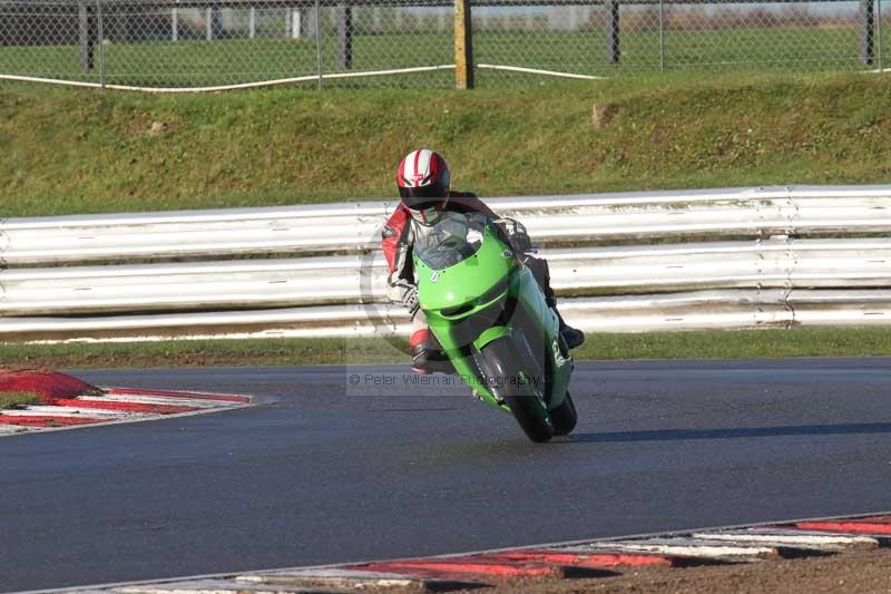 Motorcycle action photographs;Trackday digital images;event digital images;eventdigitalimages;no limits trackday;peter wileman photography;snetterton;snetterton circuit norfolk;snetterton photographs;trackday;trackday photos