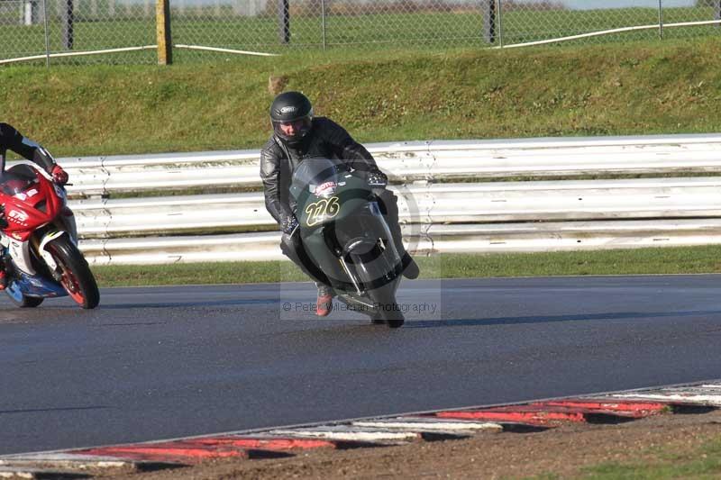 Motorcycle action photographs;Trackday digital images;event digital images;eventdigitalimages;no limits trackday;peter wileman photography;snetterton;snetterton circuit norfolk;snetterton photographs;trackday;trackday photos