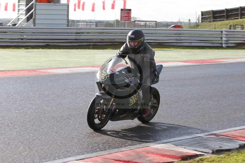 Motorcycle action photographs;Trackday digital images;event digital images;eventdigitalimages;no limits trackday;peter wileman photography;snetterton;snetterton circuit norfolk;snetterton photographs;trackday;trackday photos