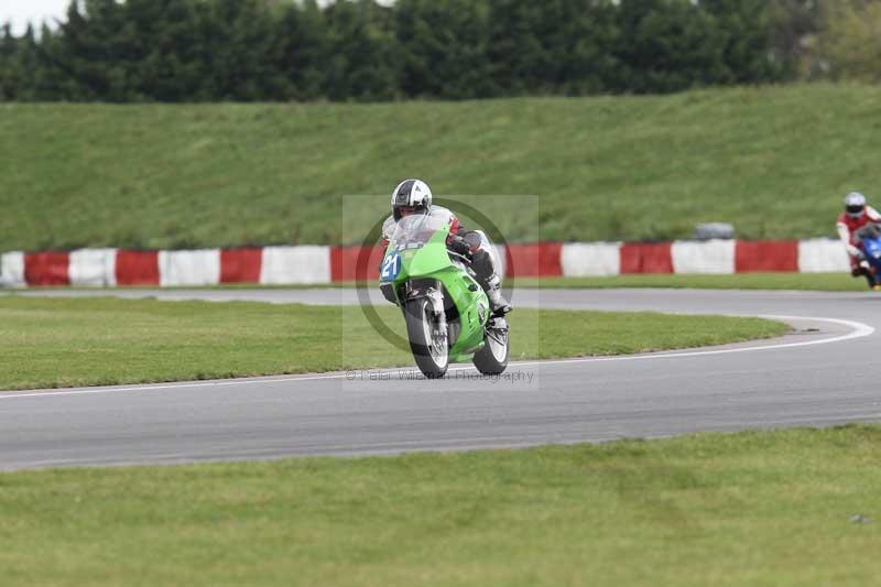 Motorcycle action photographs;Trackday digital images;event digital images;eventdigitalimages;no limits trackday;peter wileman photography;snetterton;snetterton circuit norfolk;snetterton photographs;trackday;trackday photos