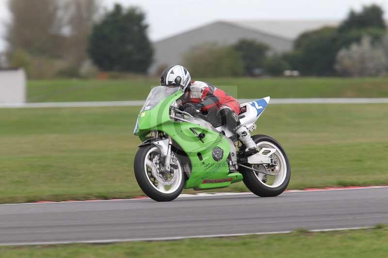 Motorcycle action photographs;Trackday digital images;event digital images;eventdigitalimages;no limits trackday;peter wileman photography;snetterton;snetterton circuit norfolk;snetterton photographs;trackday;trackday photos