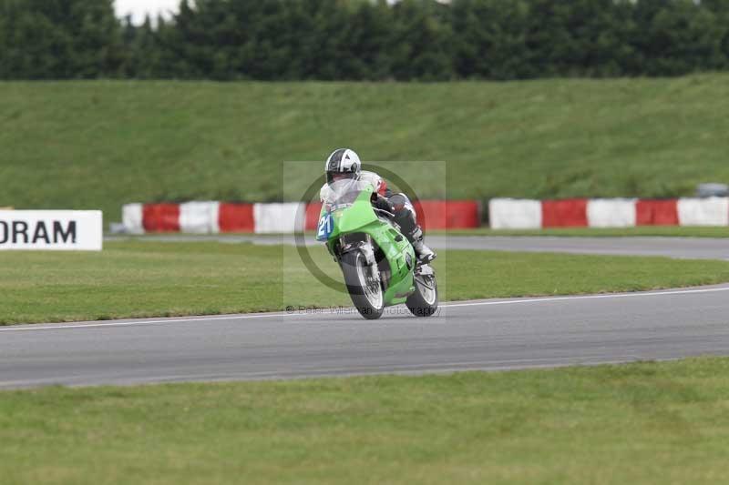 Motorcycle action photographs;Trackday digital images;event digital images;eventdigitalimages;no limits trackday;peter wileman photography;snetterton;snetterton circuit norfolk;snetterton photographs;trackday;trackday photos