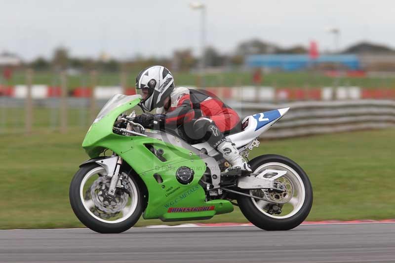 Motorcycle action photographs;Trackday digital images;event digital images;eventdigitalimages;no limits trackday;peter wileman photography;snetterton;snetterton circuit norfolk;snetterton photographs;trackday;trackday photos
