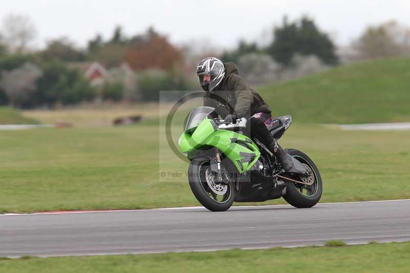 Motorcycle action photographs;Trackday digital images;event digital images;eventdigitalimages;no limits trackday;peter wileman photography;snetterton;snetterton circuit norfolk;snetterton photographs;trackday;trackday photos
