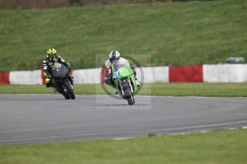 Motorcycle action photographs;Trackday digital images;event digital images;eventdigitalimages;no limits trackday;peter wileman photography;snetterton;snetterton circuit norfolk;snetterton photographs;trackday;trackday photos