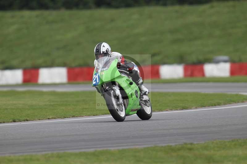 Motorcycle action photographs;Trackday digital images;event digital images;eventdigitalimages;no limits trackday;peter wileman photography;snetterton;snetterton circuit norfolk;snetterton photographs;trackday;trackday photos
