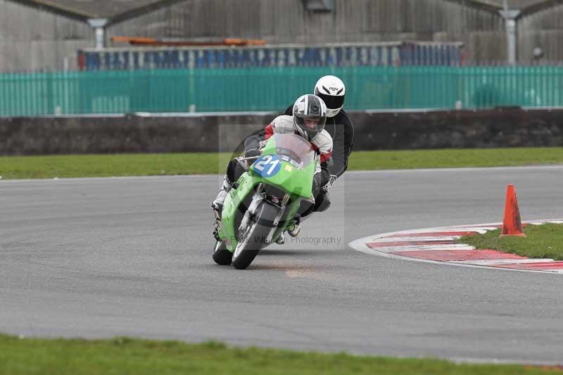 Motorcycle action photographs;Trackday digital images;event digital images;eventdigitalimages;no limits trackday;peter wileman photography;snetterton;snetterton circuit norfolk;snetterton photographs;trackday;trackday photos