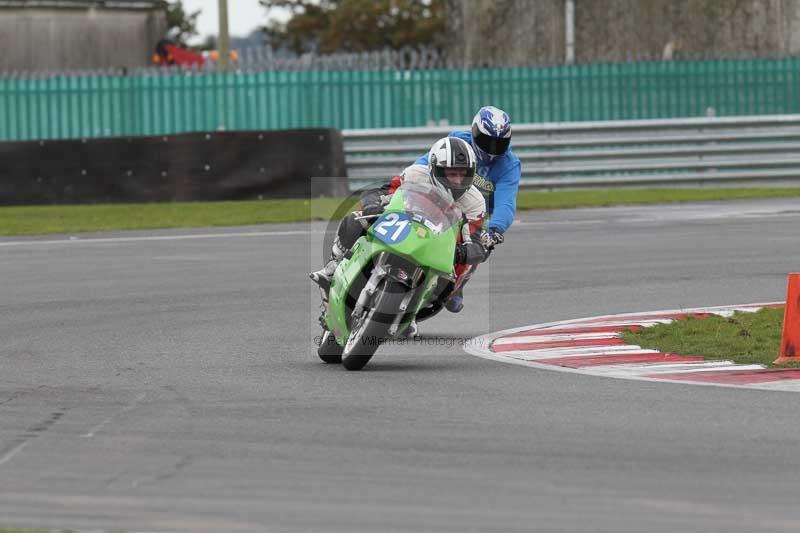 Motorcycle action photographs;Trackday digital images;event digital images;eventdigitalimages;no limits trackday;peter wileman photography;snetterton;snetterton circuit norfolk;snetterton photographs;trackday;trackday photos