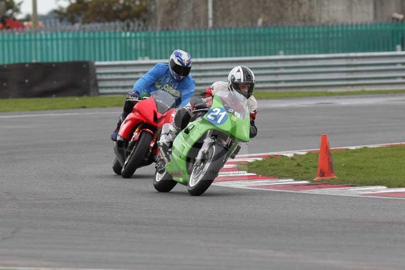 Motorcycle action photographs;Trackday digital images;event digital images;eventdigitalimages;no limits trackday;peter wileman photography;snetterton;snetterton circuit norfolk;snetterton photographs;trackday;trackday photos