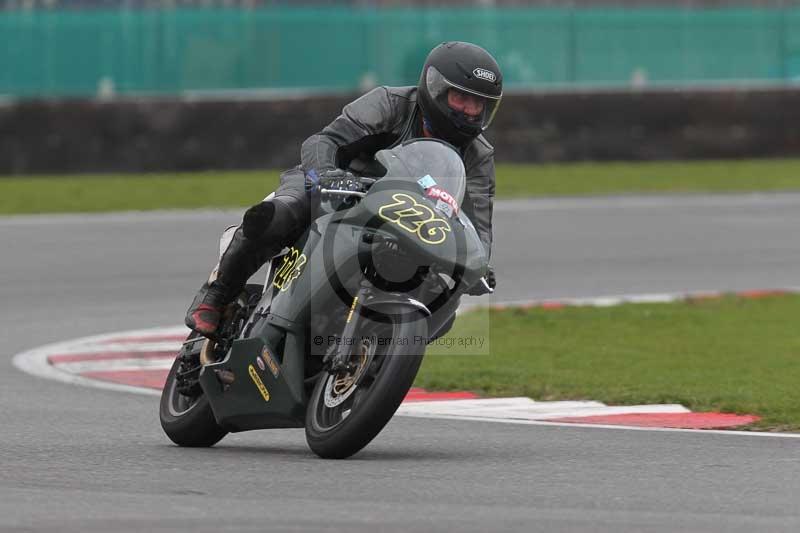 Motorcycle action photographs;Trackday digital images;event digital images;eventdigitalimages;no limits trackday;peter wileman photography;snetterton;snetterton circuit norfolk;snetterton photographs;trackday;trackday photos