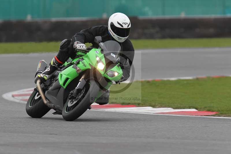 Motorcycle action photographs;Trackday digital images;event digital images;eventdigitalimages;no limits trackday;peter wileman photography;snetterton;snetterton circuit norfolk;snetterton photographs;trackday;trackday photos