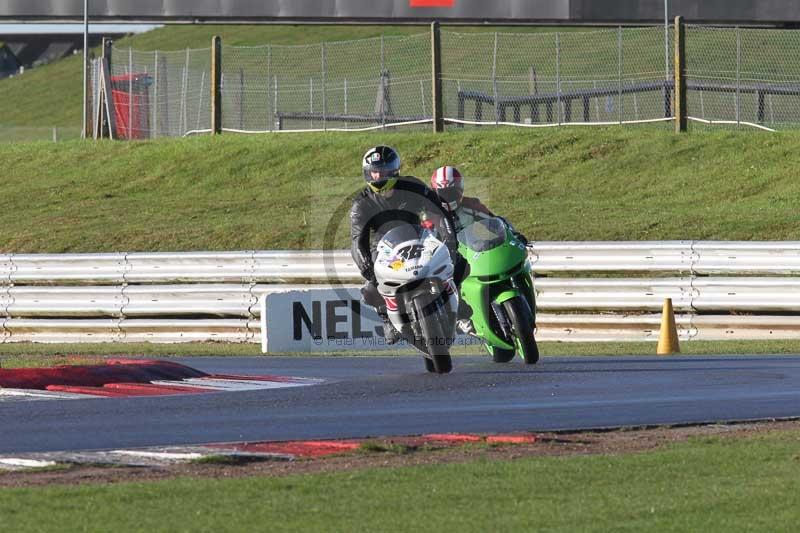Motorcycle action photographs;Trackday digital images;event digital images;eventdigitalimages;no limits trackday;peter wileman photography;snetterton;snetterton circuit norfolk;snetterton photographs;trackday;trackday photos