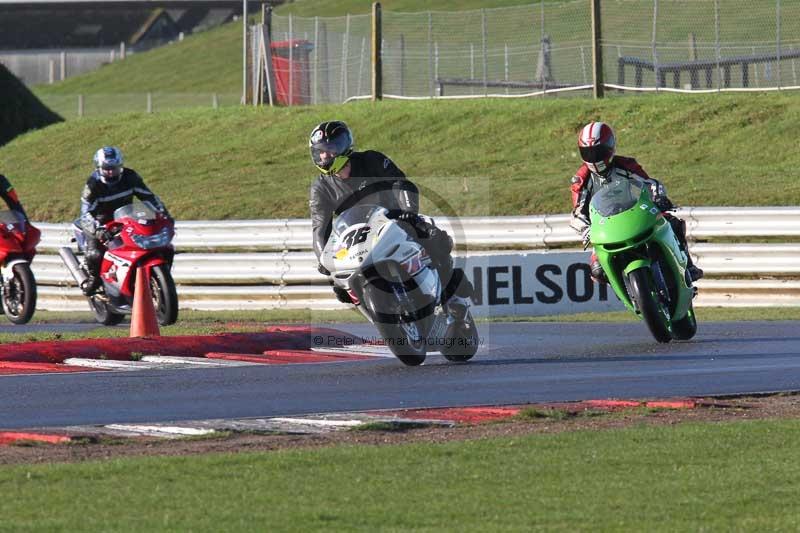 Motorcycle action photographs;Trackday digital images;event digital images;eventdigitalimages;no limits trackday;peter wileman photography;snetterton;snetterton circuit norfolk;snetterton photographs;trackday;trackday photos