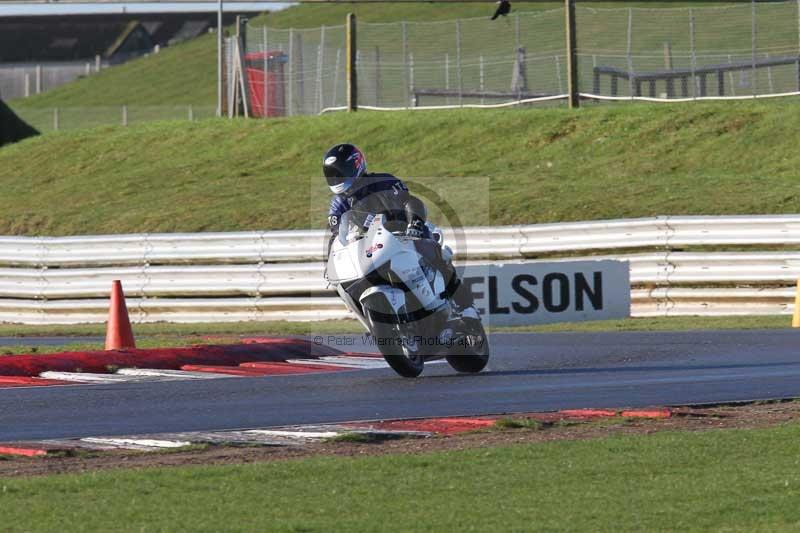 Motorcycle action photographs;Trackday digital images;event digital images;eventdigitalimages;no limits trackday;peter wileman photography;snetterton;snetterton circuit norfolk;snetterton photographs;trackday;trackday photos