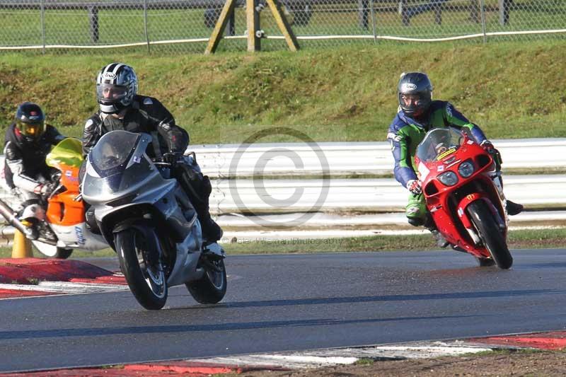 Motorcycle action photographs;Trackday digital images;event digital images;eventdigitalimages;no limits trackday;peter wileman photography;snetterton;snetterton circuit norfolk;snetterton photographs;trackday;trackday photos