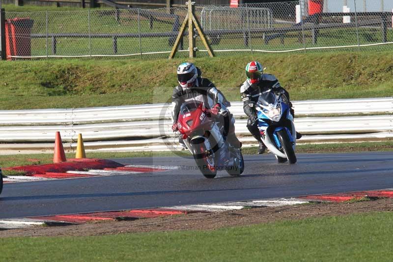 Motorcycle action photographs;Trackday digital images;event digital images;eventdigitalimages;no limits trackday;peter wileman photography;snetterton;snetterton circuit norfolk;snetterton photographs;trackday;trackday photos
