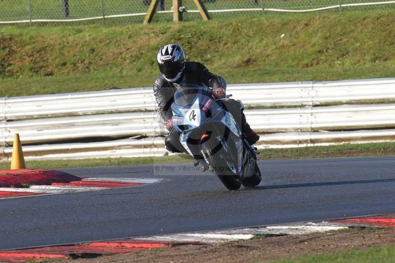 Motorcycle action photographs;Trackday digital images;event digital images;eventdigitalimages;no limits trackday;peter wileman photography;snetterton;snetterton circuit norfolk;snetterton photographs;trackday;trackday photos