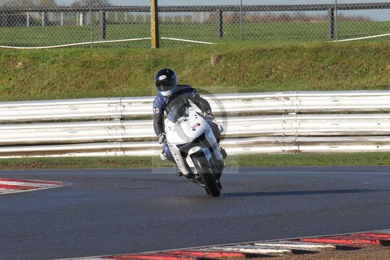 Motorcycle action photographs;Trackday digital images;event digital images;eventdigitalimages;no limits trackday;peter wileman photography;snetterton;snetterton circuit norfolk;snetterton photographs;trackday;trackday photos