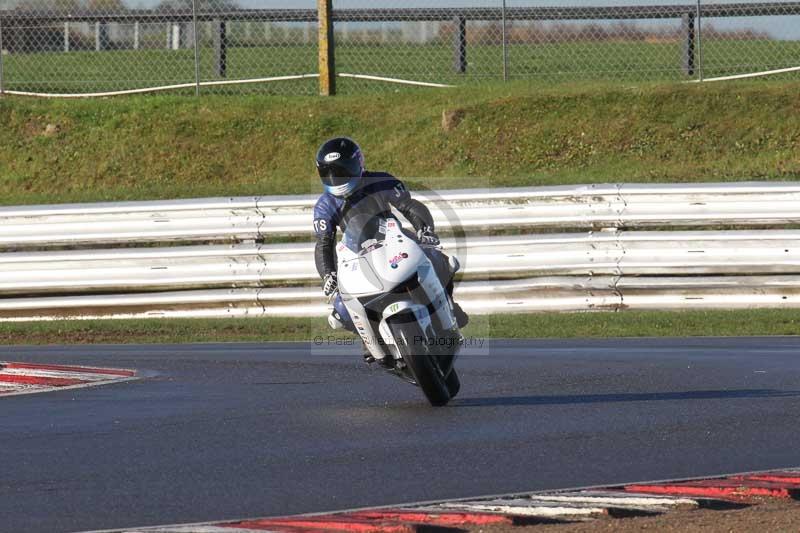 Motorcycle action photographs;Trackday digital images;event digital images;eventdigitalimages;no limits trackday;peter wileman photography;snetterton;snetterton circuit norfolk;snetterton photographs;trackday;trackday photos